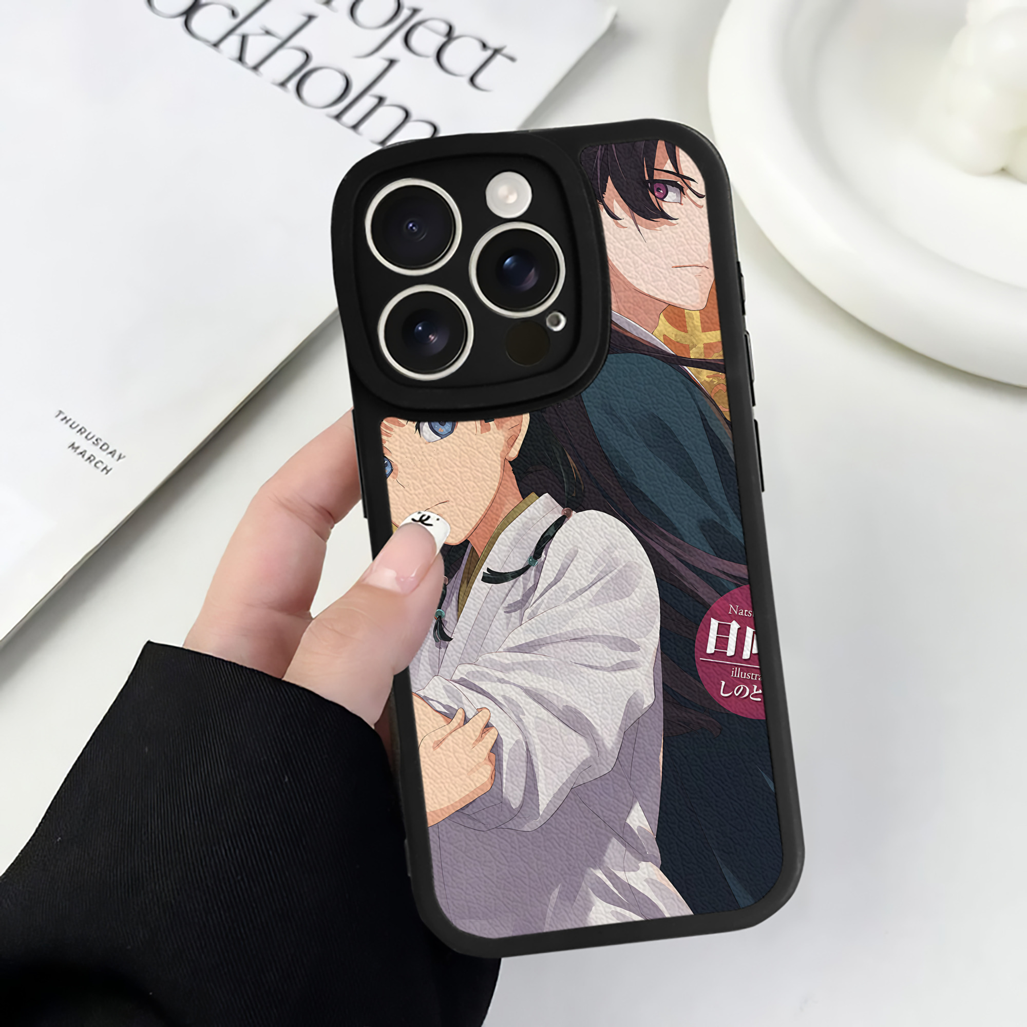 薬屋のひとりごと The Apothecary Diaries 【iPhone 16シリーズ対応】シリコンスマホケース（レザー調） 材質：シリコン
